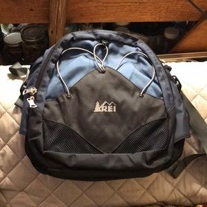 Rei lumbar pack like new.